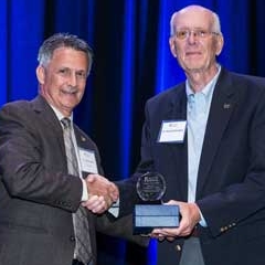 J. Mack WorJ. Mack Worthington, MD receiving award from AAFP Foundation Presidentthington, MD receiving award from AAFP Foundation President