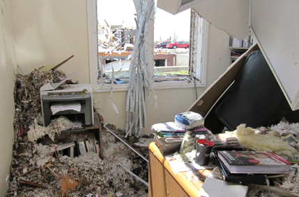 Destruction to a family medicine clinic after a tornado hits Joplin, Mo. / Destruction to a family medicine clinic after a tornado hits Joplin, Mo.